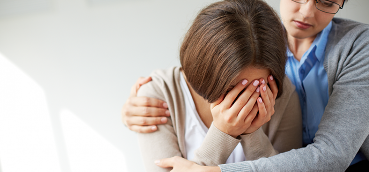 טיפול הפילינג גרם לכיעור בפנים, הצעירה תקבל פיצוי של מיליון שקל!