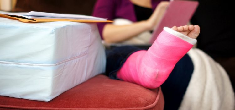 החליק בעבודה ויפוצה במאות אלפי שקלים